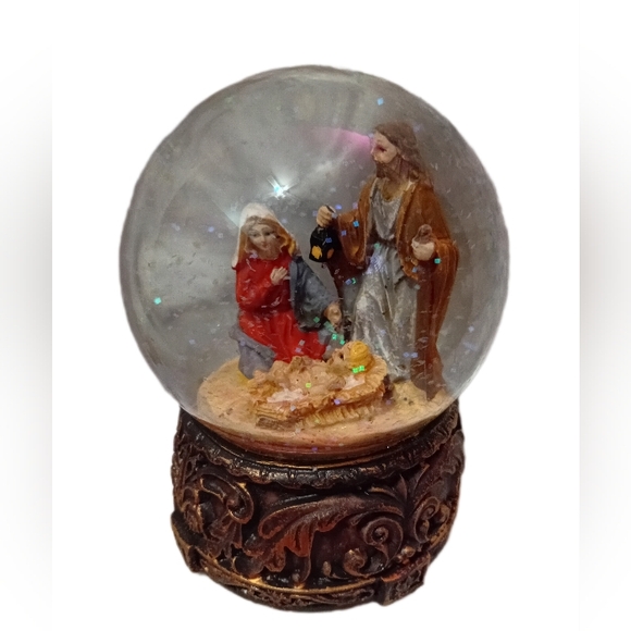 unbranded Other - Nativity Scene Snow Globe with Brown Base